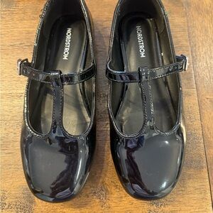 Girls black patent leather shoes